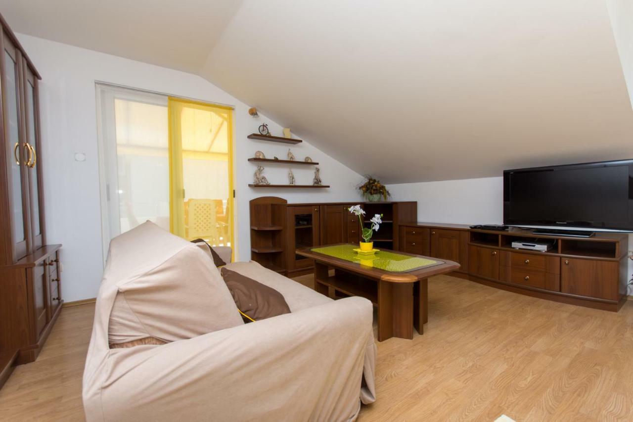 Apartmani Zana オクルグ・ゴルニ エクステリア 写真