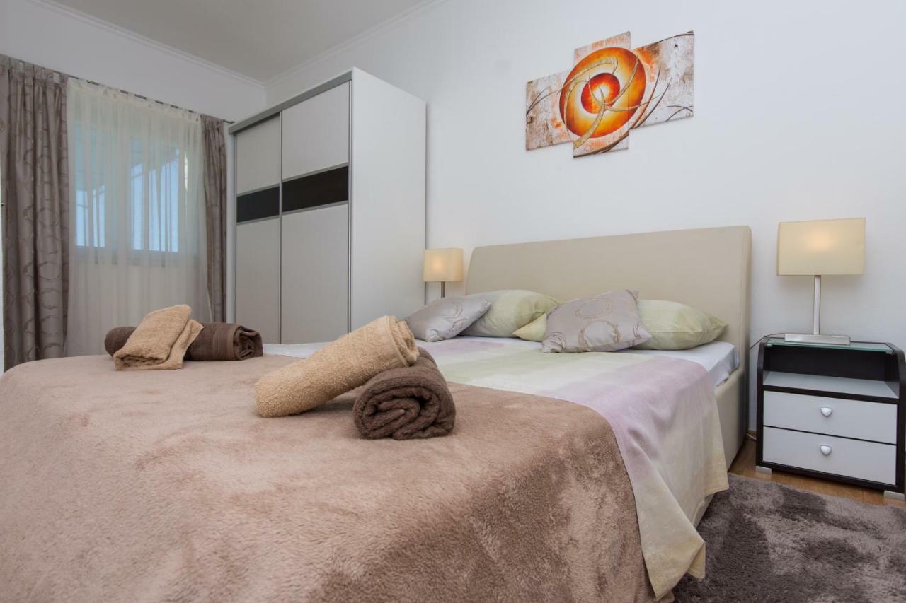 Apartmani Zana オクルグ・ゴルニ エクステリア 写真