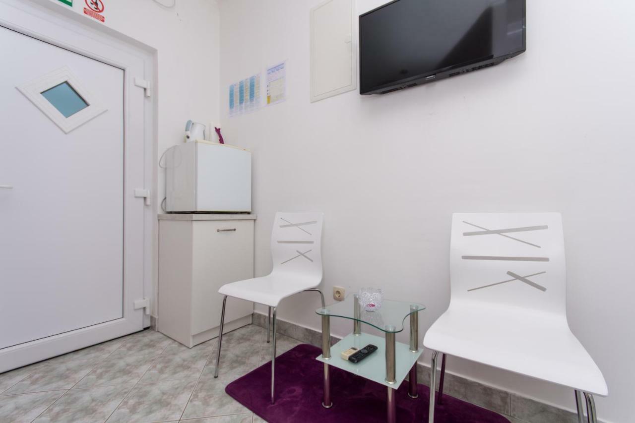 Apartmani Zana オクルグ・ゴルニ エクステリア 写真